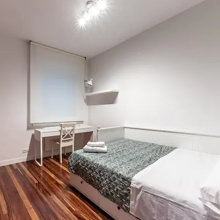 Singular Flat Bilbau